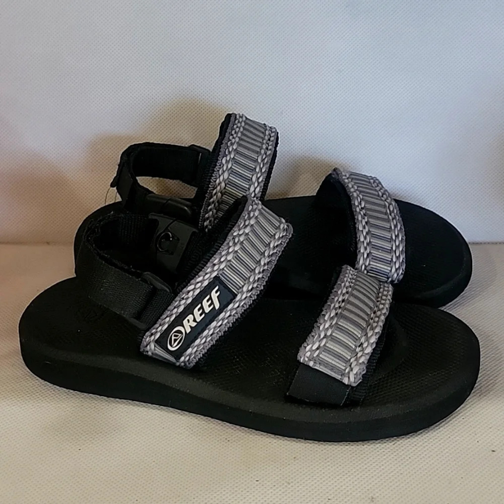 REEF - STRAPPY SANDALS WITH HOOK AND‎ LOOP CLOSURES (sz 4)
